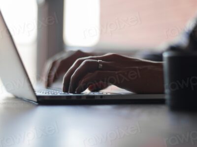 typing blogger’s hand ring computer-mac